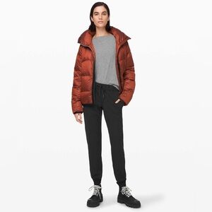 Lululemon On the Fly Jogger Luxtreme Black 6 Sweats  mid rise gorpcore sporty